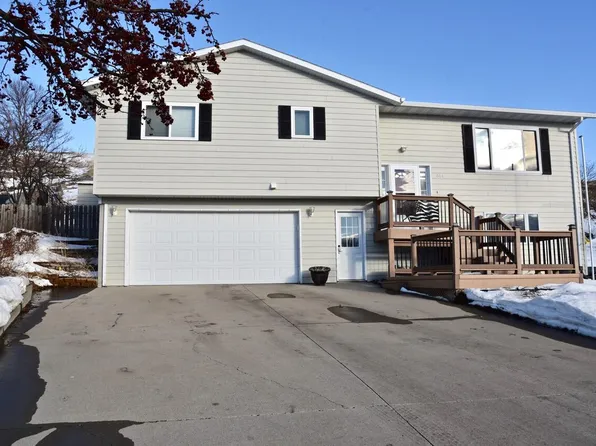 514 Country Dr, Pierre, SD 57501