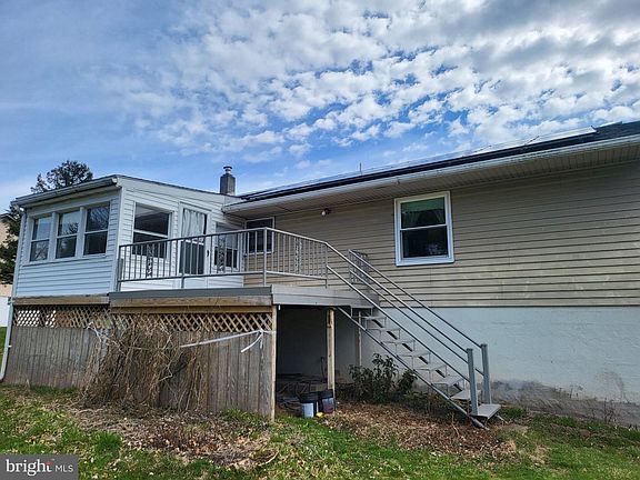 3rd image of 707 Wyndamere Rd