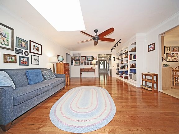 4th image of 5309 Autumnwinds Dr