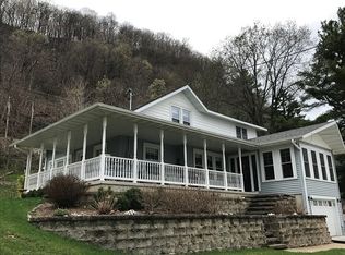 971 N Front St, Lansing, IA 52151