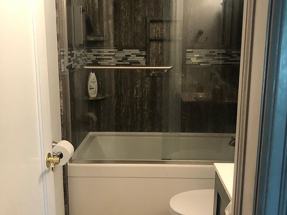 Main floor full bath