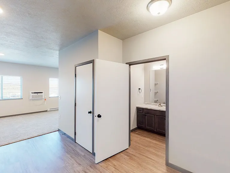 5800 Sunnybrook Plz — Photo 23