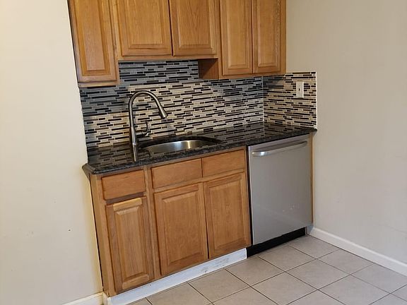 5th image of 443 Shelton Ave
