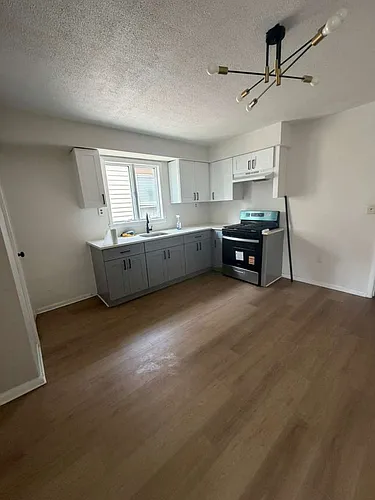 544 Franklin St Photo 1