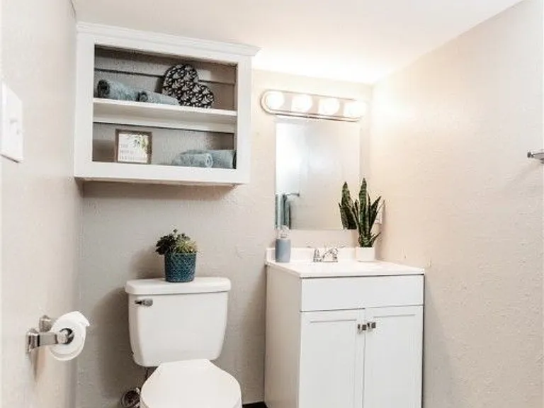 304 Palmwood Dr #D — Photo 8