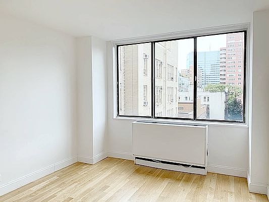 3rd image of 200 E 33rd St APT 4B