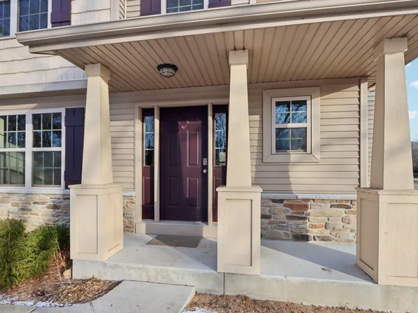 N5556 Mud Lake Rd, Lake Mills, WI 53551