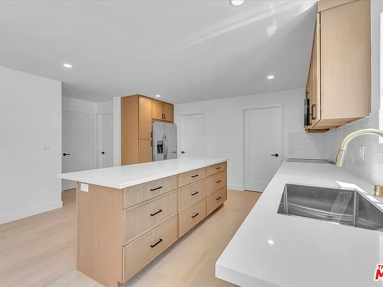 6913 Encino Ave #LOWER — Photo 17