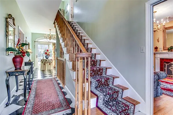 17 Webster St — Photo 4