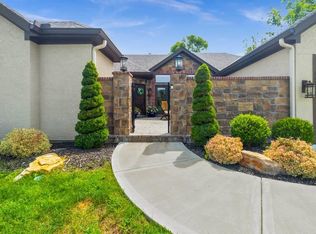 11383 S Redbud Ln, Olathe, KS 66061