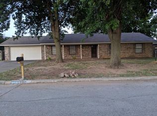 105 Bowerwood Dr, Chickasha, OK 73018