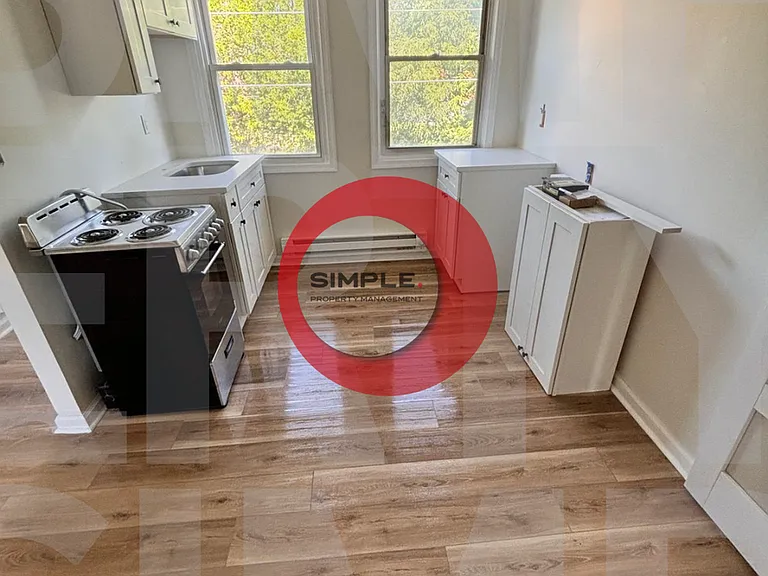 434 Woodward St — Photo 9
