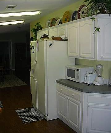 2nd image of 905 Nelson Dr