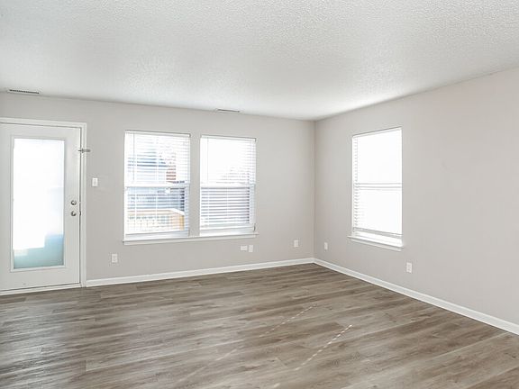 5th image of 4509 Connaught East Dr