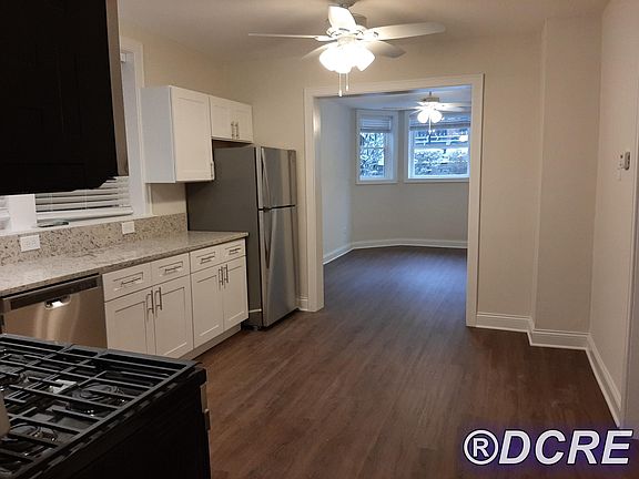 3rd image of 824 W Aldine Ave