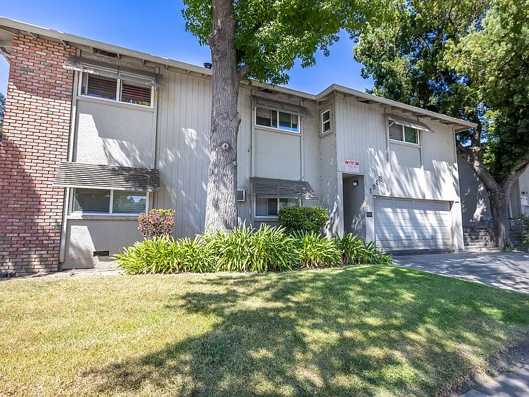 1235 Leigh Apartments — Photo 7