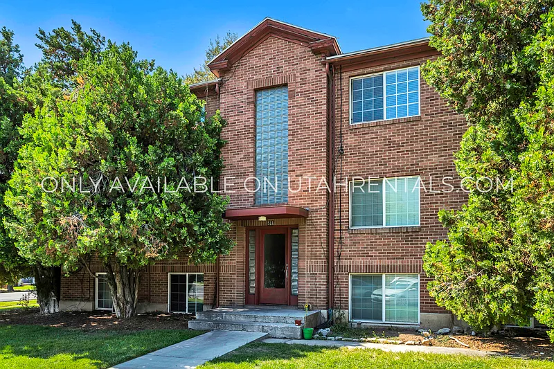 1 bed, 1.0 bath, 705 sqft, $1,000 — Photo 3