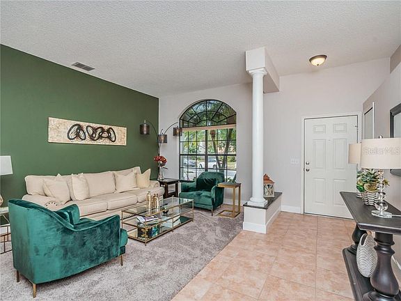 3rd image of 15015 Meadowlake St