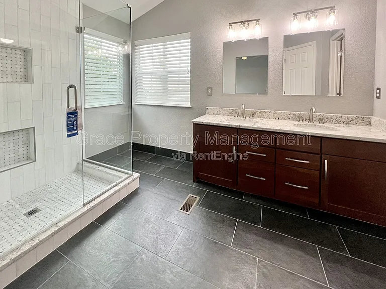 5574 S Buchanan St — Photo 13