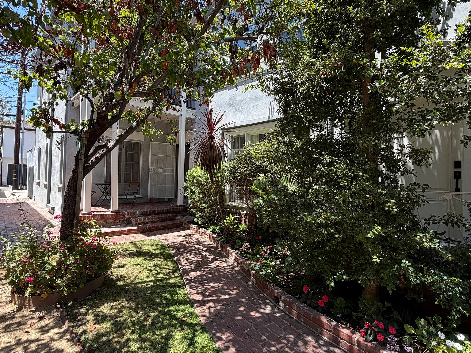 1 bed, 950 sqft, $3,500 — Photo 2