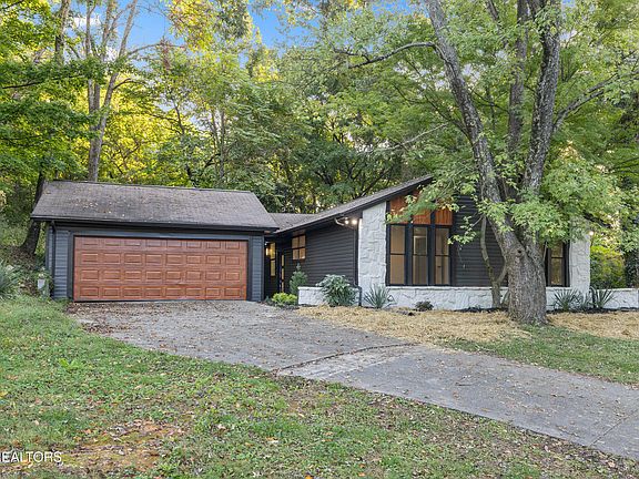 2nd image of 1620 Blackwood Dr