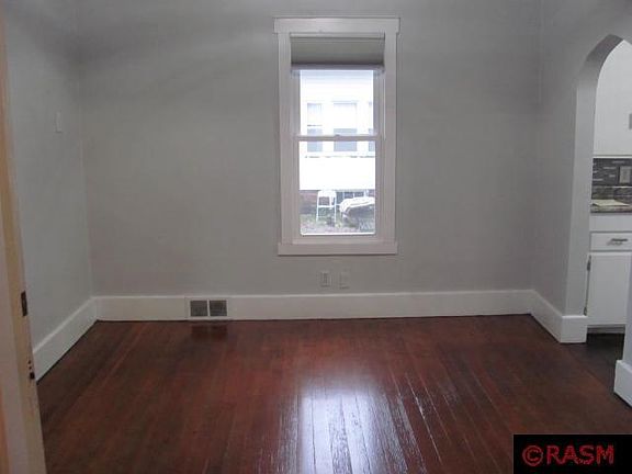 4th image of 141 2nd St SE