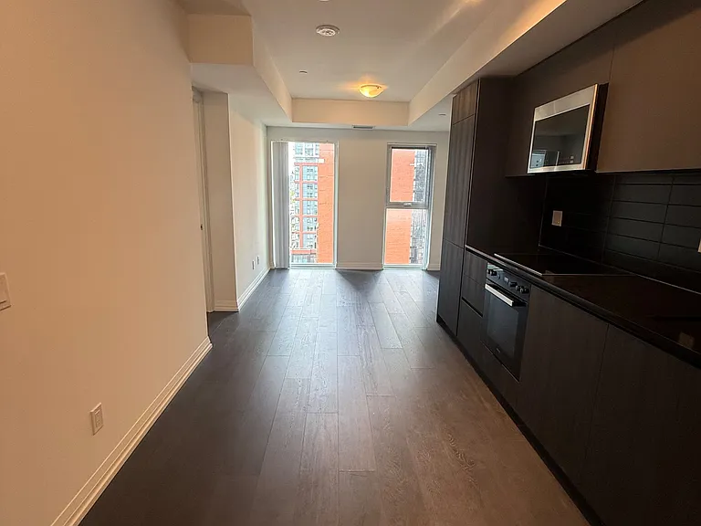 400 King St W #1106 — Photo 10