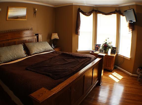 5th image of 239 Daly Dr
