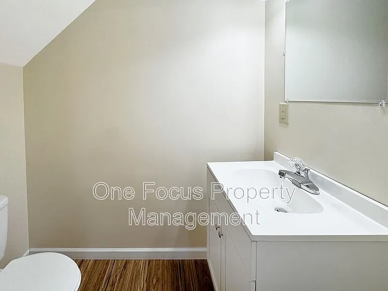 355 E Church St — Photo 5