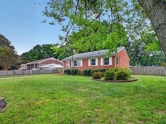 3rd image of 130 Albany Dr