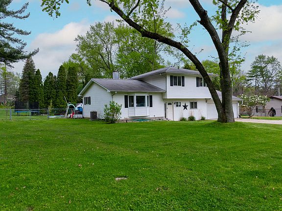 2nd image of 16271 Merson Ct