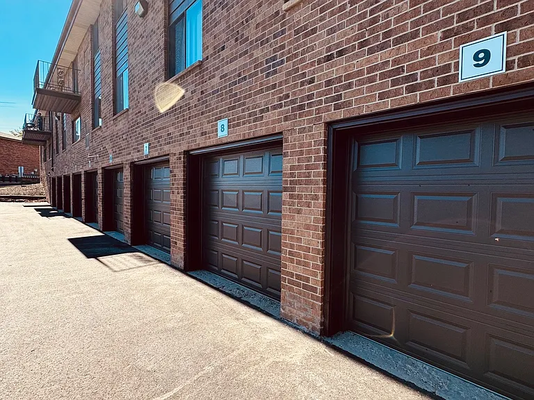 9401 W Calumet Rd — Photo 4
