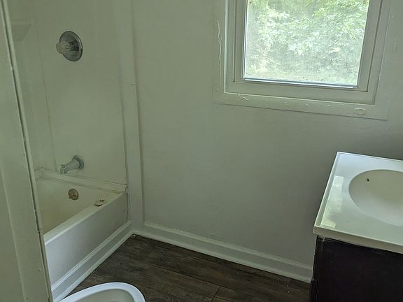 2nd image of 2307 Bell Ave