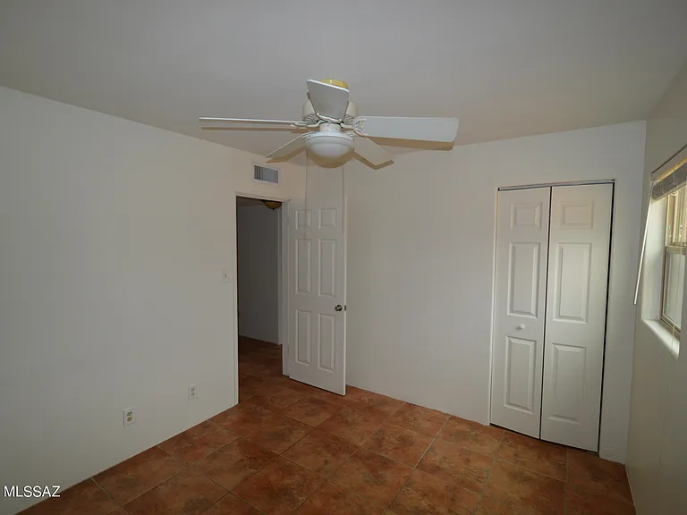3957 E Hampton Pl — Photo 8