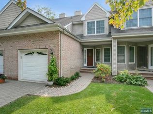 144 Carriage Ct, Allendale, NJ 07401