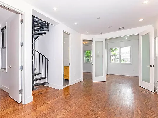 Rented by Cityside Rentals Corp | media 1