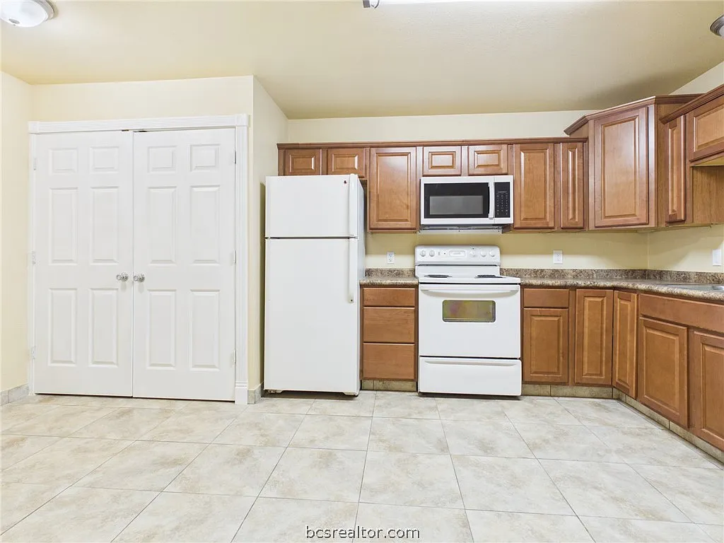 2 bed, 950 sqft, $1,000 — Photo 2