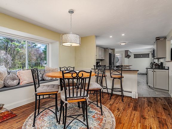 5th image of 17 Fairview Ave