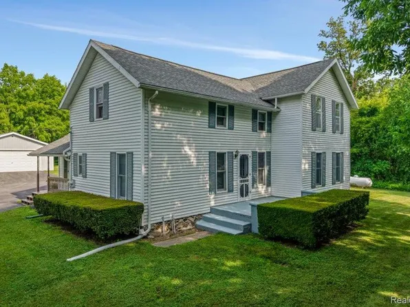 9393 N Gregory Rd, Fowlerville, MI 48836