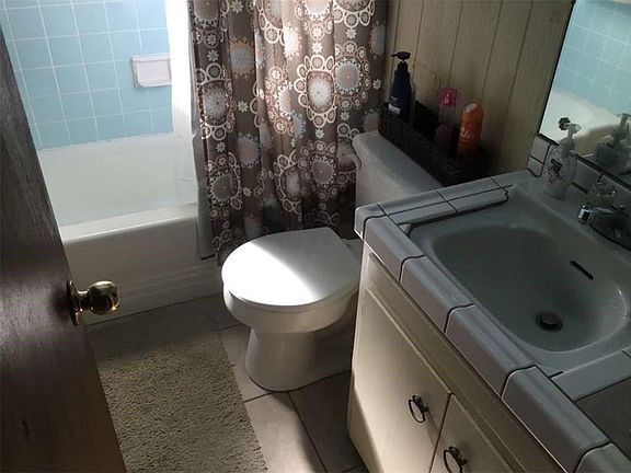 3rd image of 201 White Oak Dr