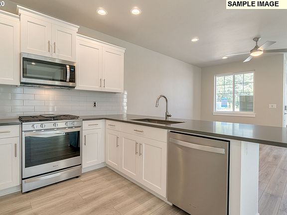 5th image of 4167 SE Century Blvd #277