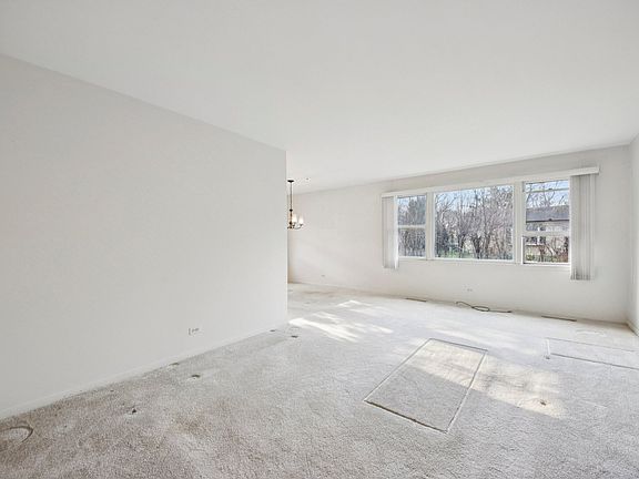 3rd image of 817 Belair Dr