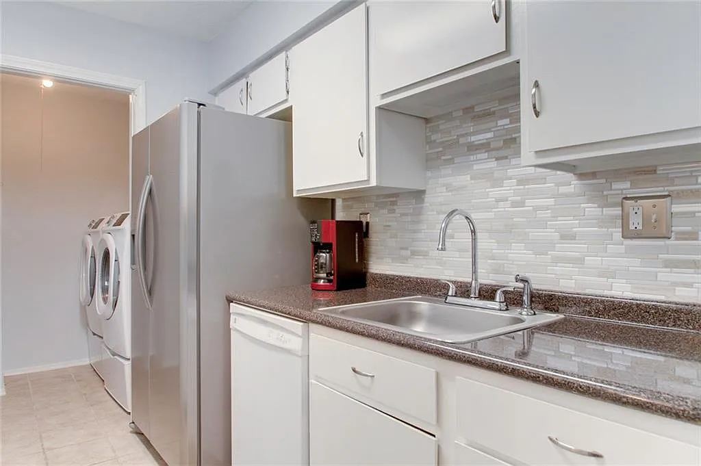 2 bed, 1080 sqft, $1,000 — Photo 4
