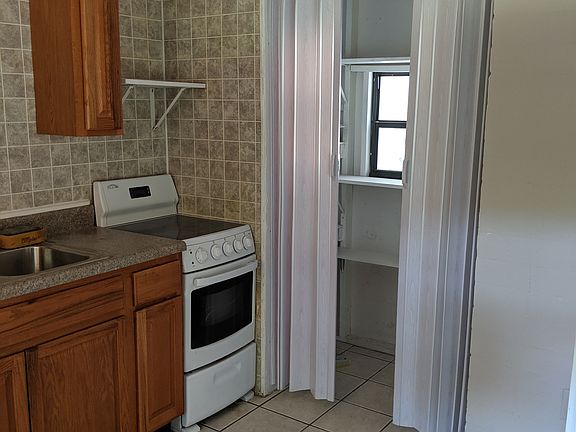 5th image of 30 Palmetto Dr