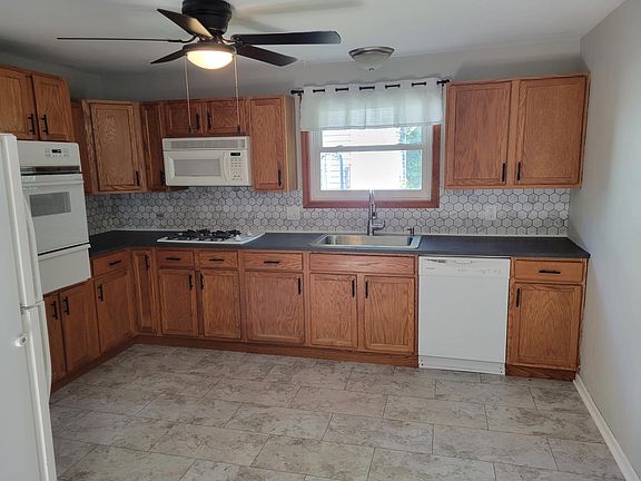 2nd image of 806 S Jefferson St Floor 1