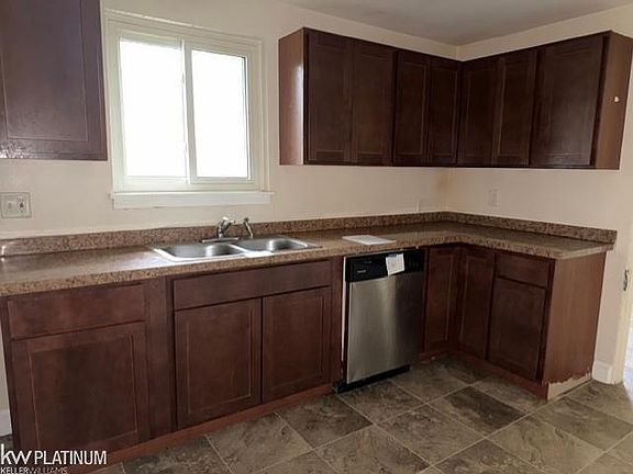 3rd image of 5439 River Rd
