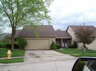 4 Sun Pointe Ct, Bloomington, IL 61704