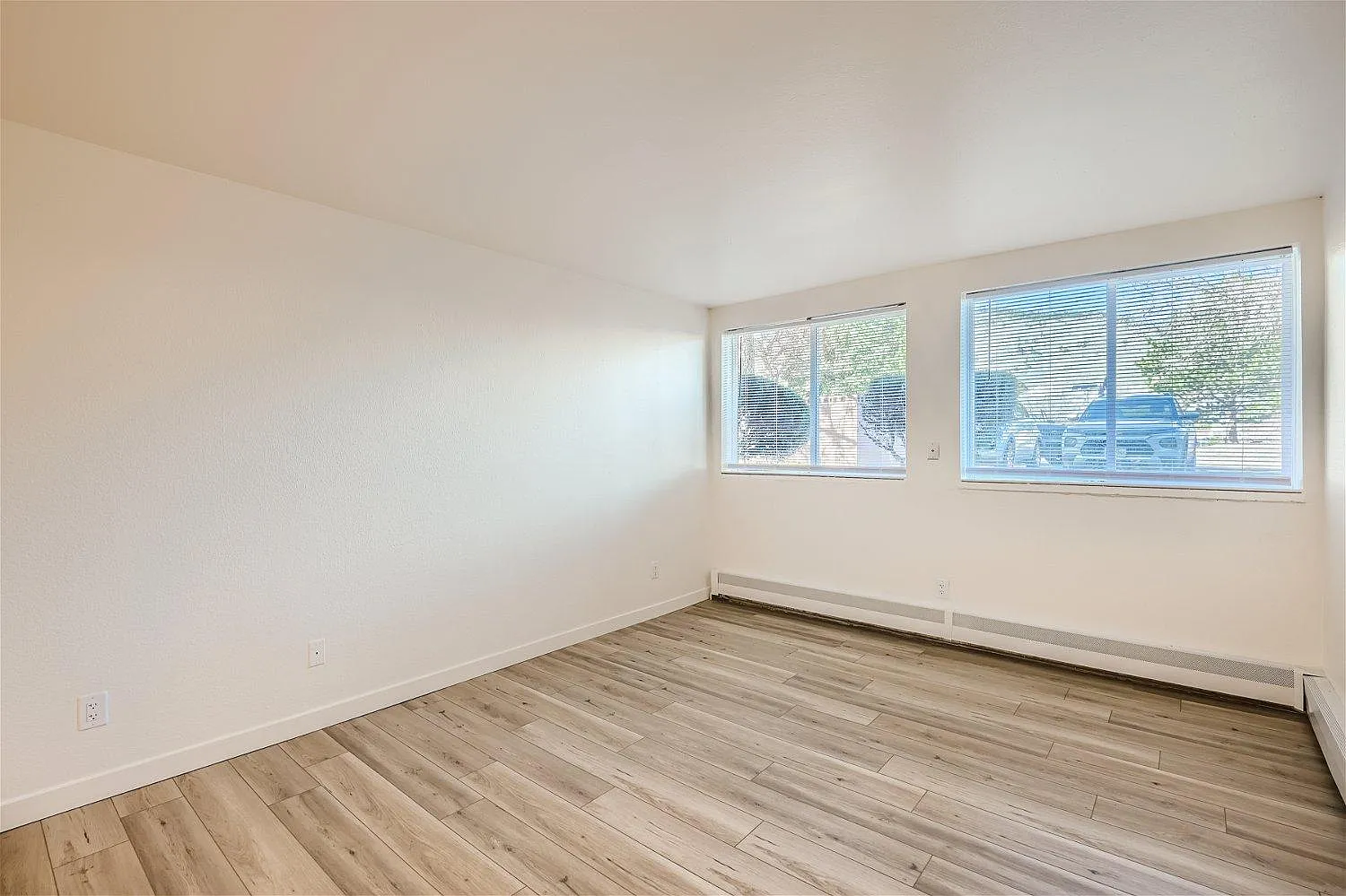 1250 Golden Cir — Photo 2