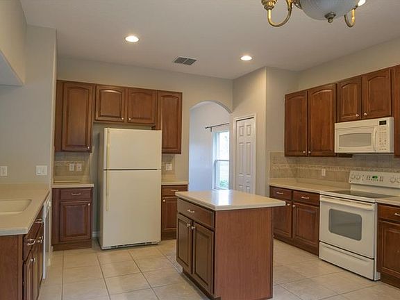 5th image of 2713 Lakemoor Dr