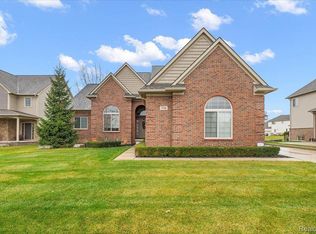 776 Pine Ridge Ave, Oxford, MI 48371